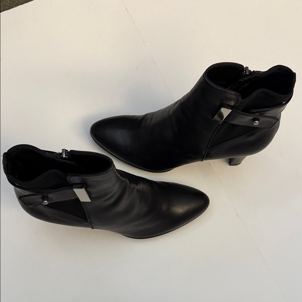 AQUATALIA Sleek Black Leather Heeled Boots - Picture 8 of 10